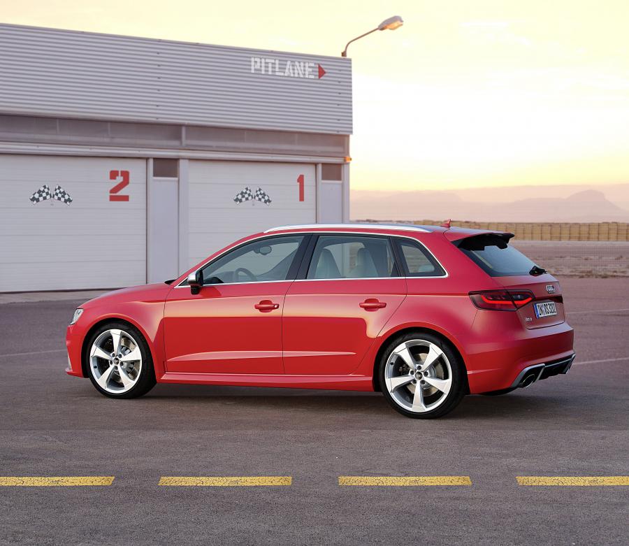  Audi RS3 Sportback 2015 года  (WW) (фото 8 из 38)